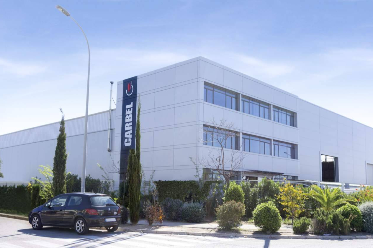 Carbel presenta nuevas marcas de estufas de leña y chimeneas de leña del Grupo Seguin para España y Portugal