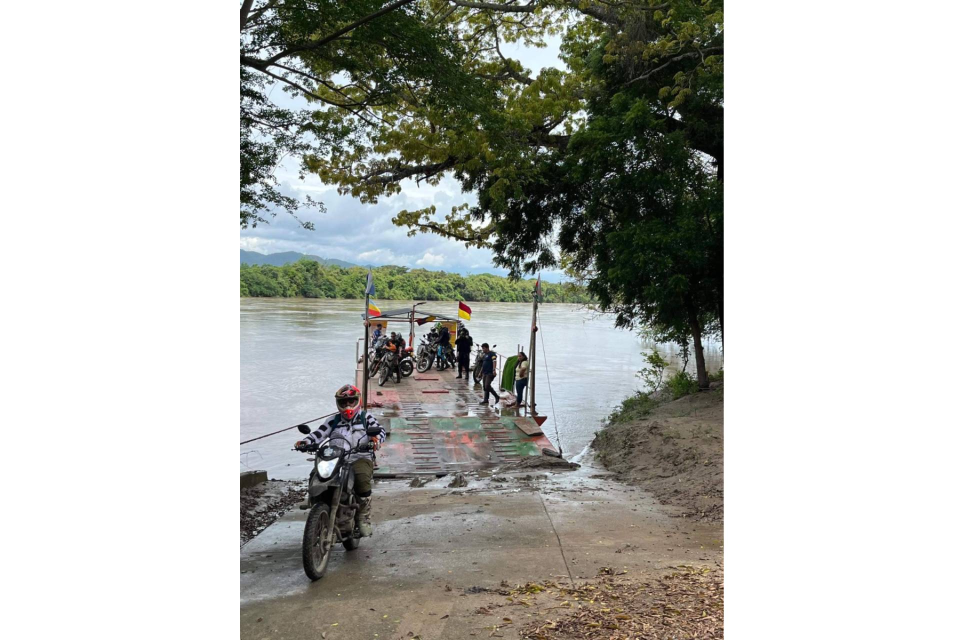 Motorbeach Viajes ofrece un recorrido inmersivo por Colombia en moto entre selvas, playas y pueblos históricos