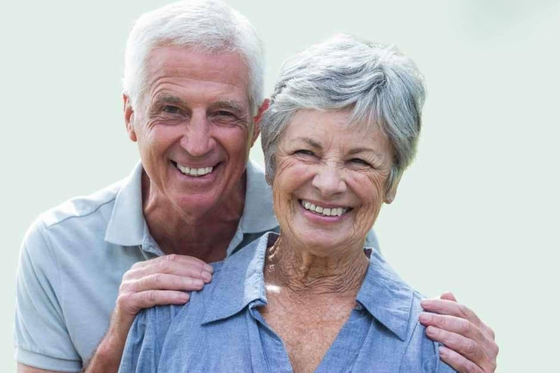 Salud oral y envejecimiento saludable; cómo mantener una sonrisa joven después de los 50