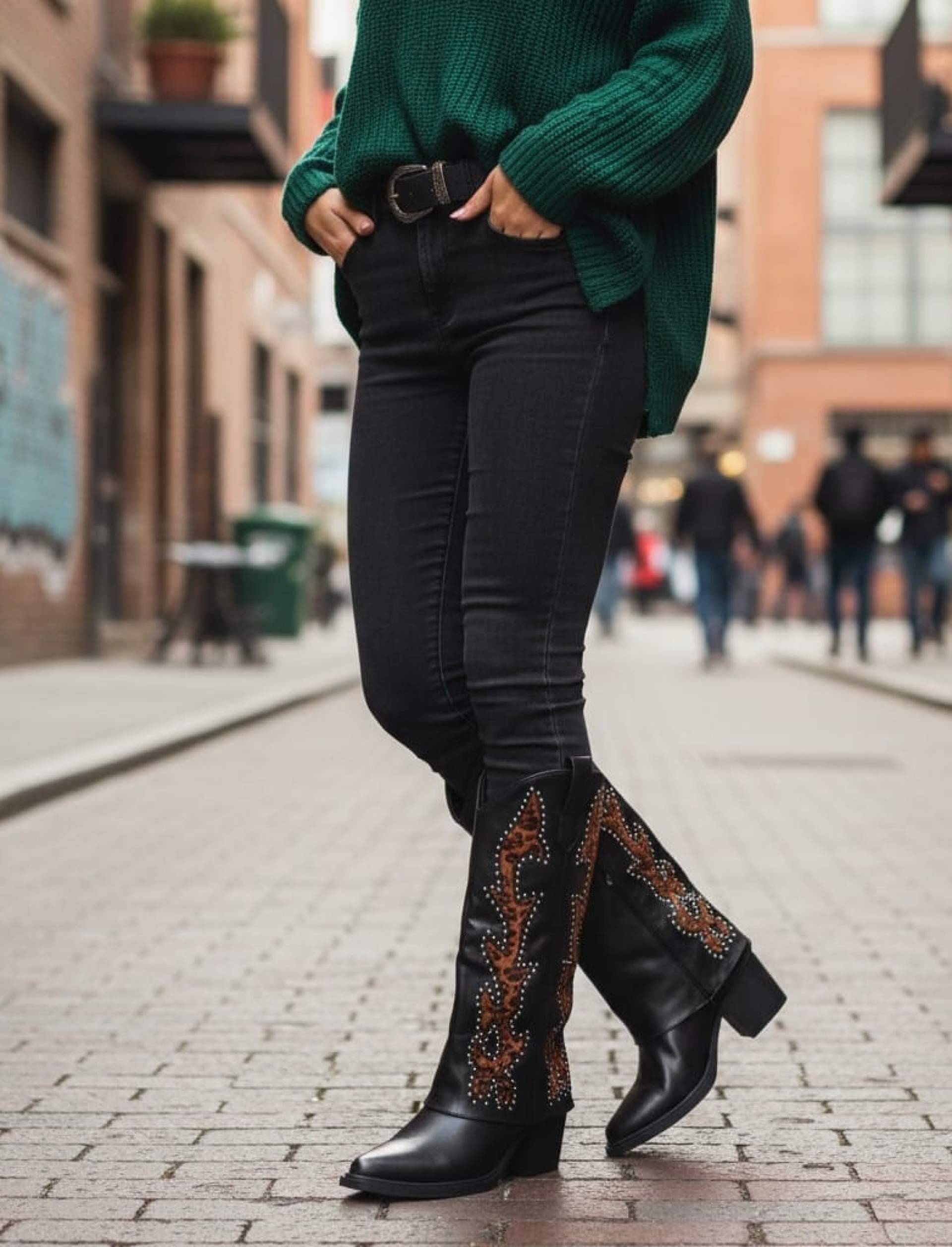 Estilo western reinterpretado, la colección de botas cowboy de Calzados Gea marca tendencia esta temporada