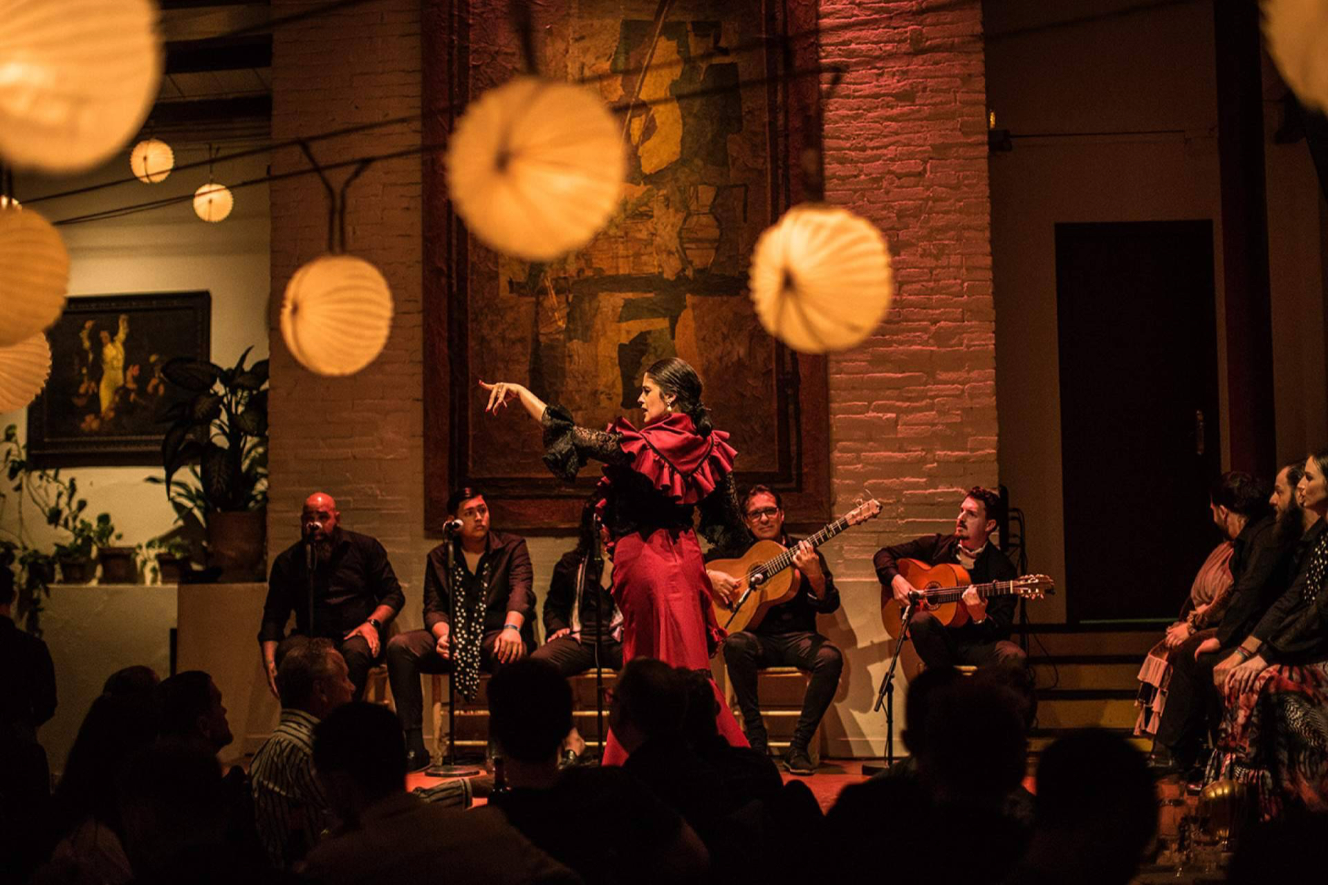 Una noche en Barcelona; flamenco, cena y cultura en el Tablao de Carmen