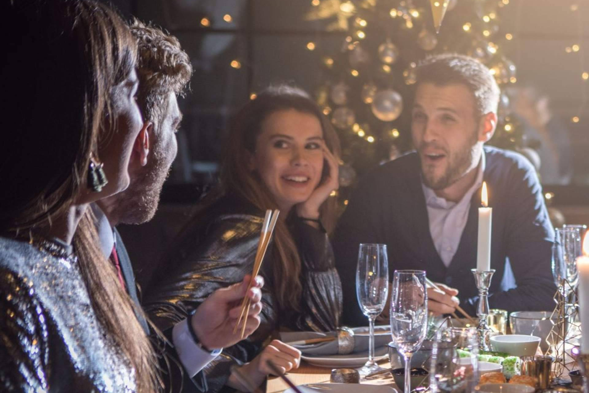 La cena de empresa, el cóctel navideño perfecto para las infidelidades, según la psicóloga Lara Ferreiro