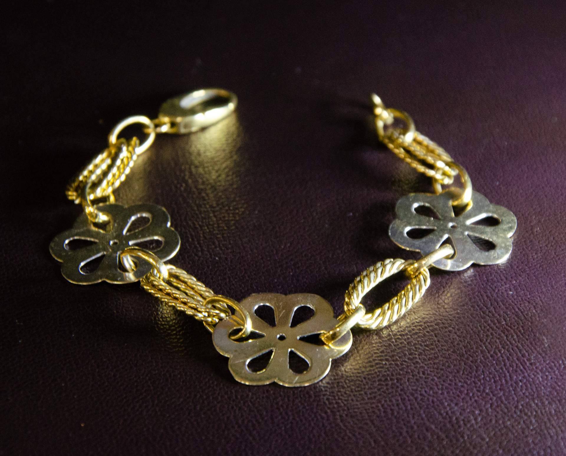 Vender joyas de oro en Oviedo es más sencillo con asesoría profesional