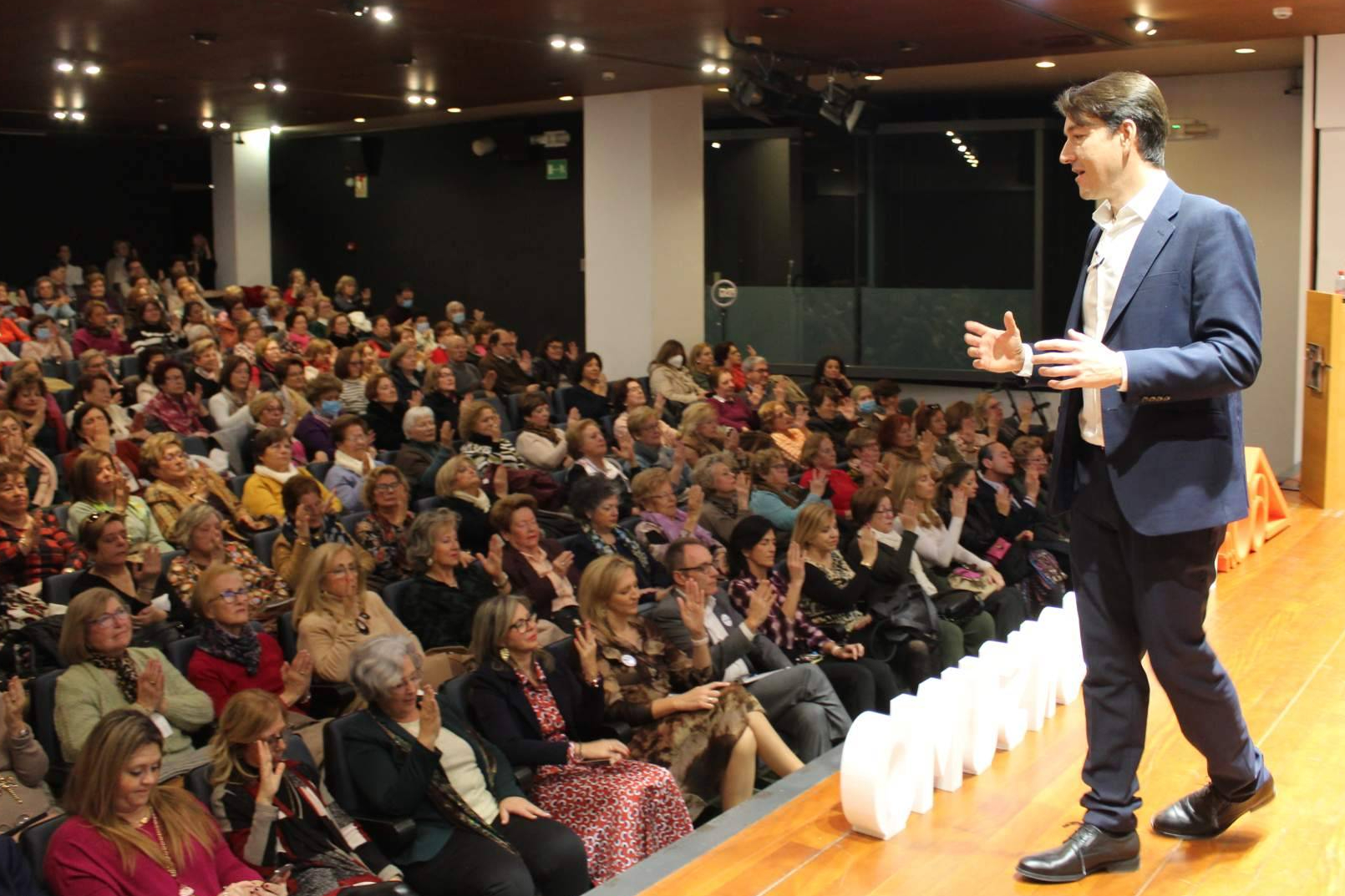 Fernando Pena presenta su último libro sobre bienestar psicológico en una conferencia abierta al público