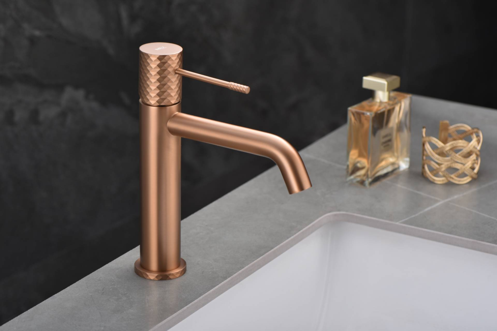 IMEX redefine la eficiencia en el baño con apertura en frío en su Serie GÉNOVA de diseño empotrado