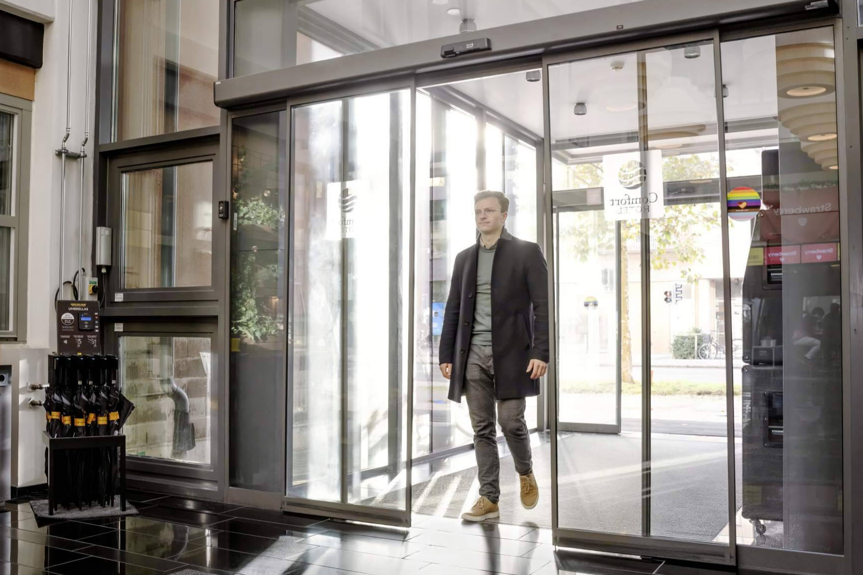 ASSA ABLOY Entrance refuerza su especialización en puertas para hoteles y espacios de restauración