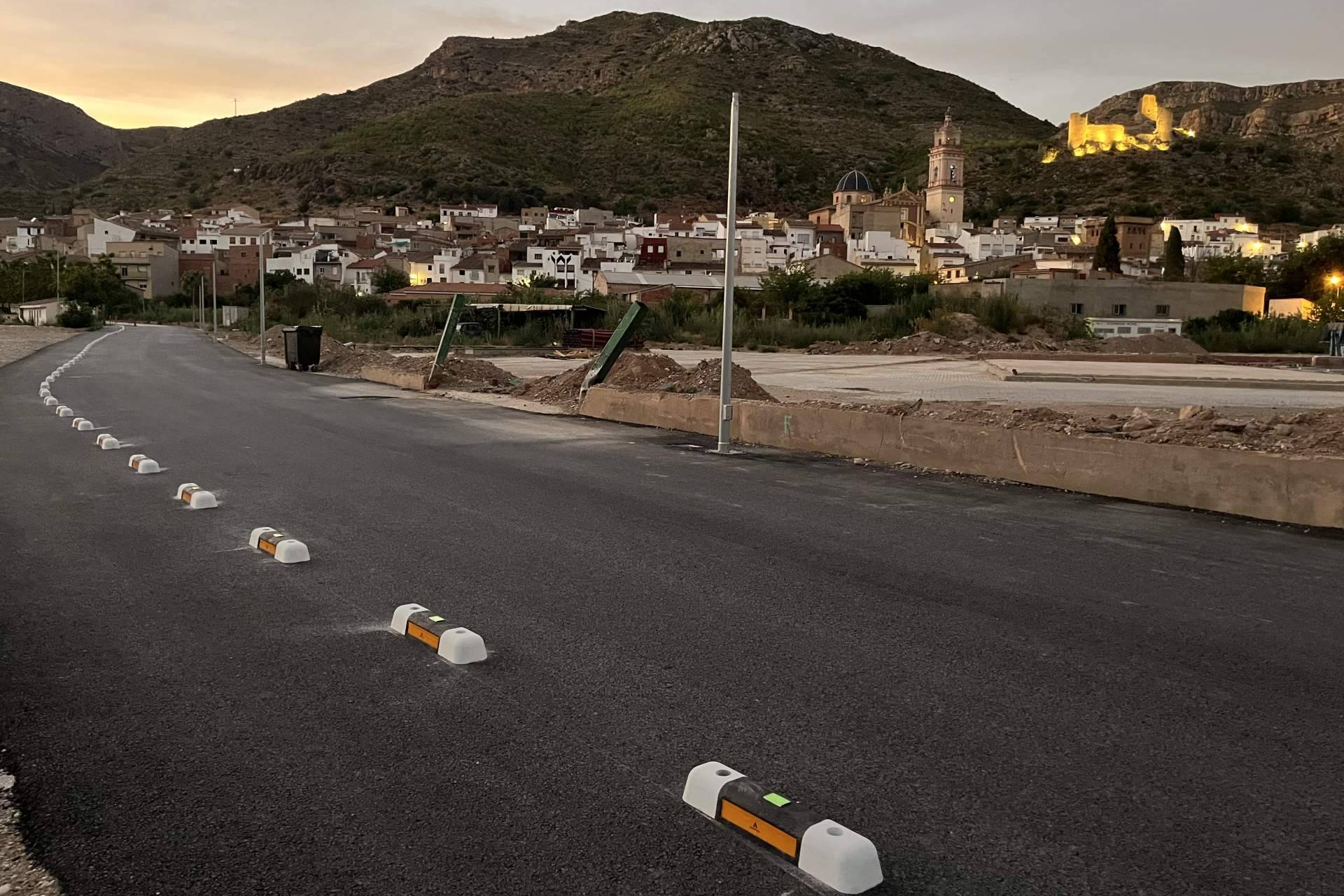 La movilidad urbana da un paso adelante; crecen los carriles bici con separadores fotoluminiscentes de Abadecom Urban