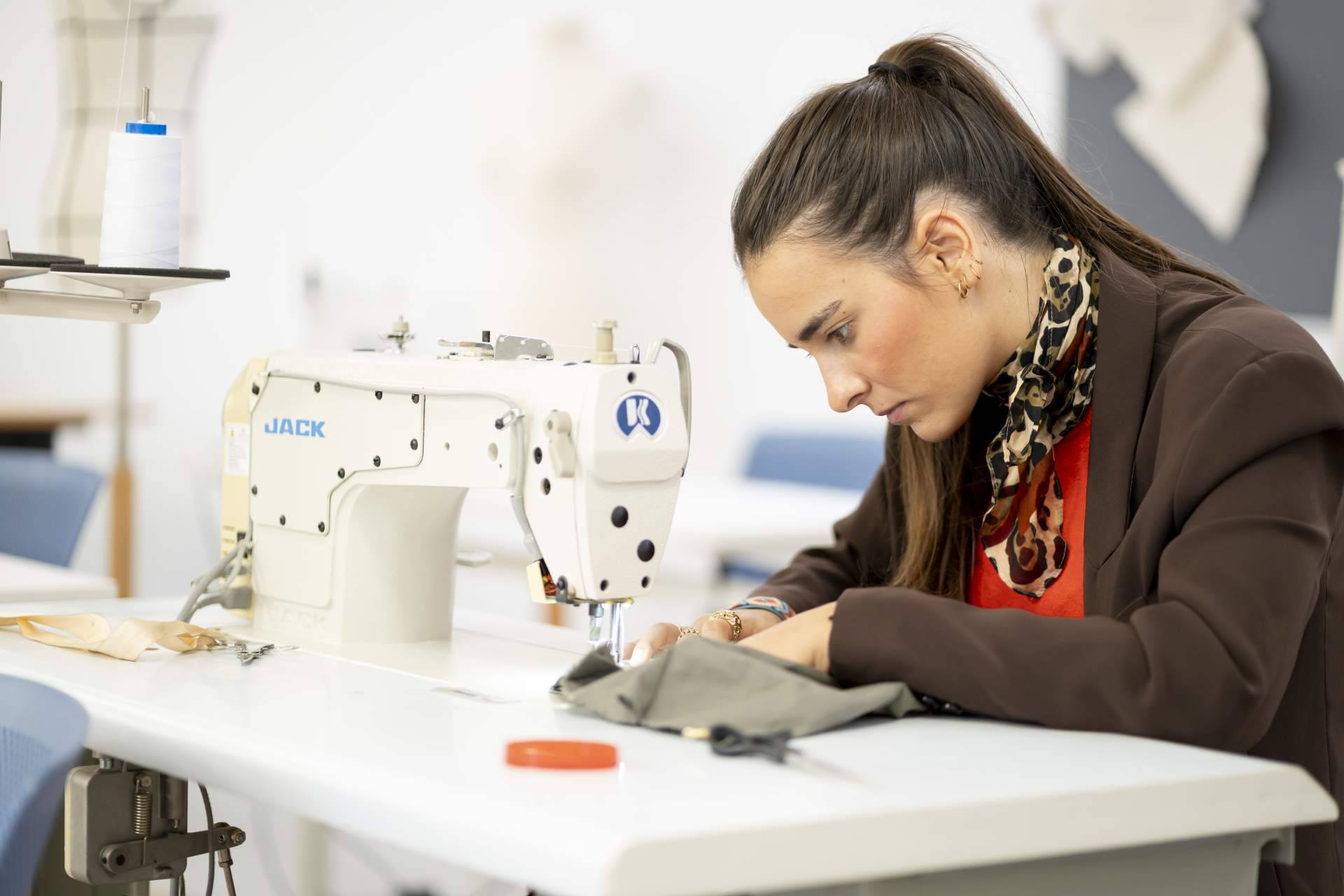 Textiles inteligentes y nuevos materiales; el próximo lenguaje del diseño de moda