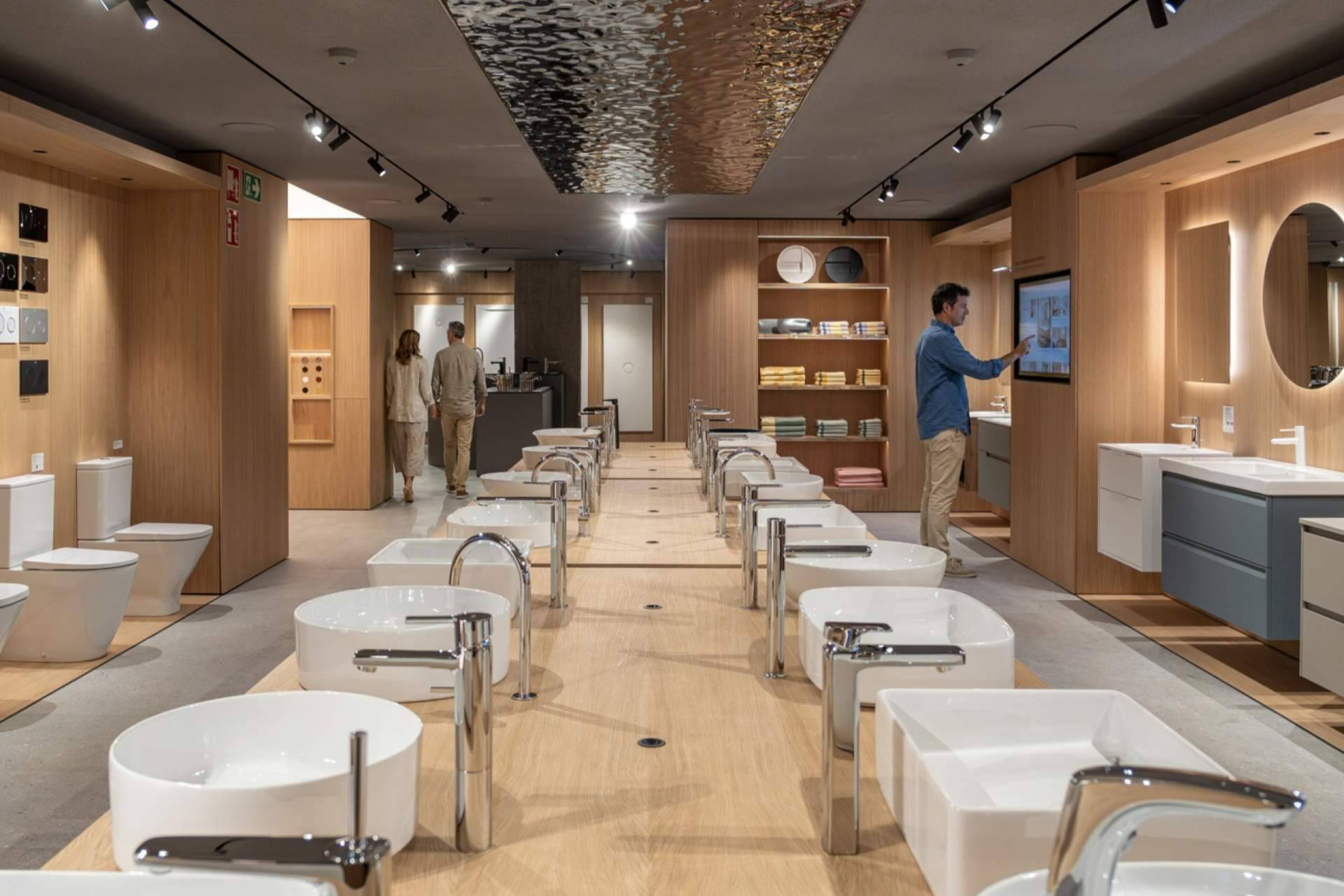 Mormedi y Roca presentan D-512 en Barcelona; un Living Lab que redefine el retail del baño desde la experiencia del usuario