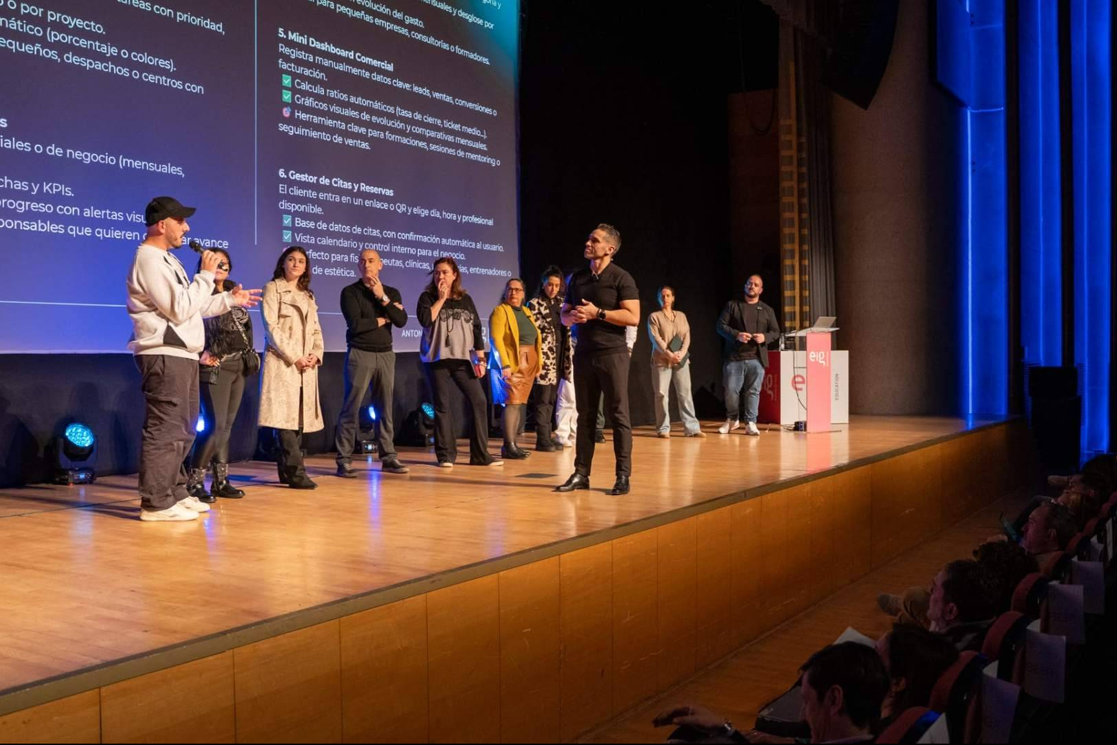 Formación en inteligencia artificial, Héctor Stezano reúne a 2.000 empresarios en Granada