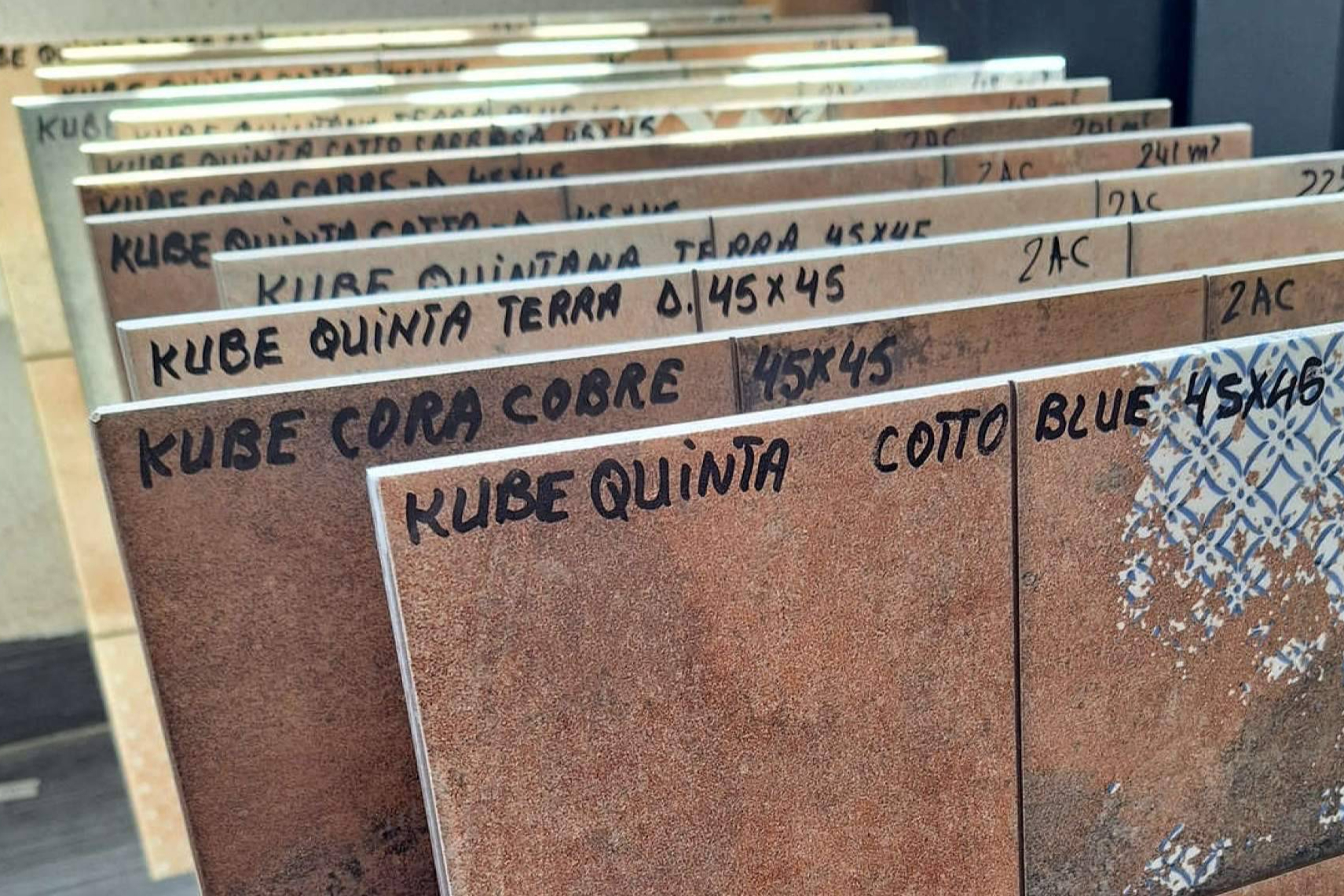 Artegres concentra stock por lotes de azulejos cerámicos outlet y activa ofertas desde Castellón