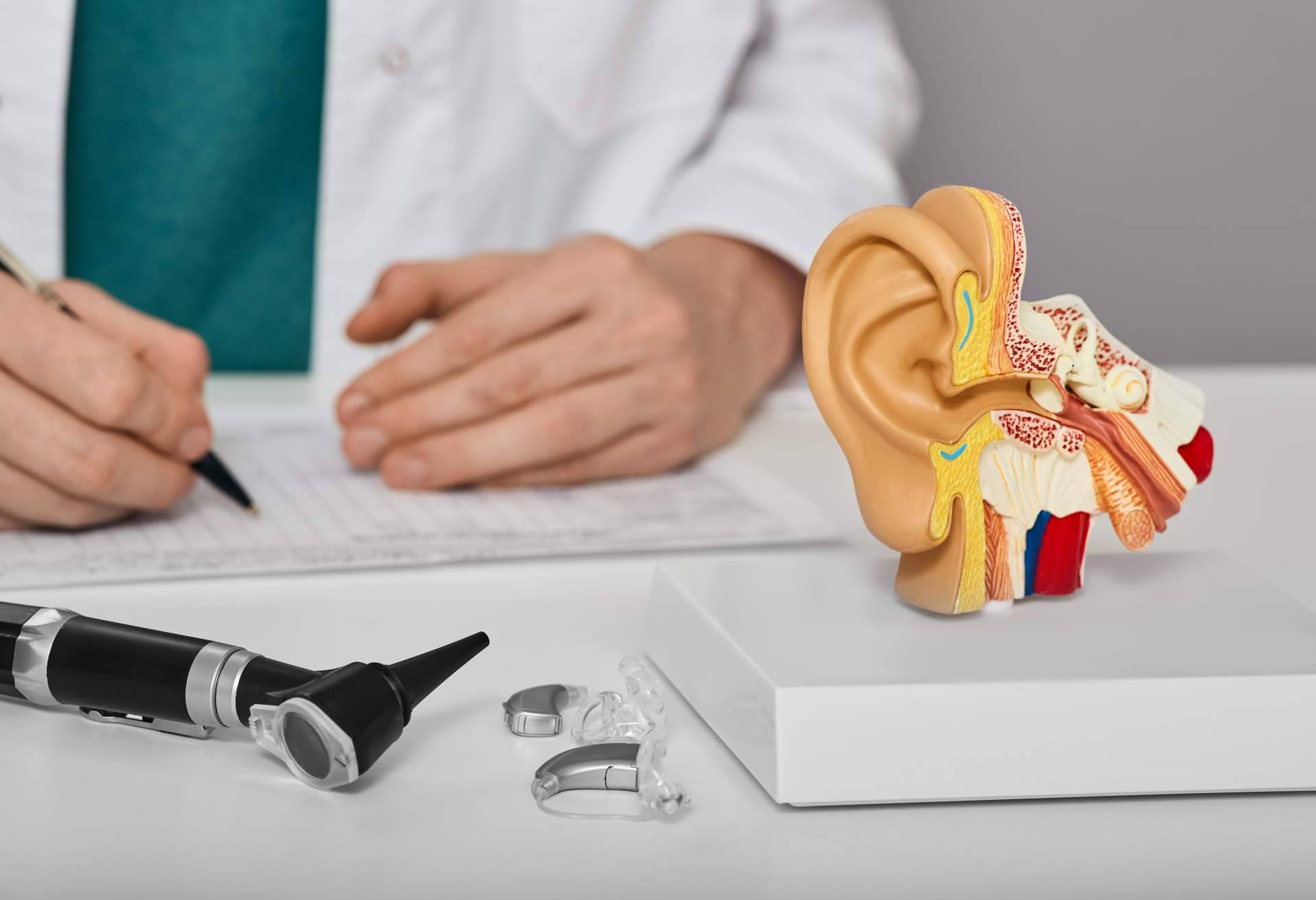La experiencia clínica en audiología importa; por qué adaptar audífonos exige evaluación, verificación y seguimiento (más allá del dispositivo)
