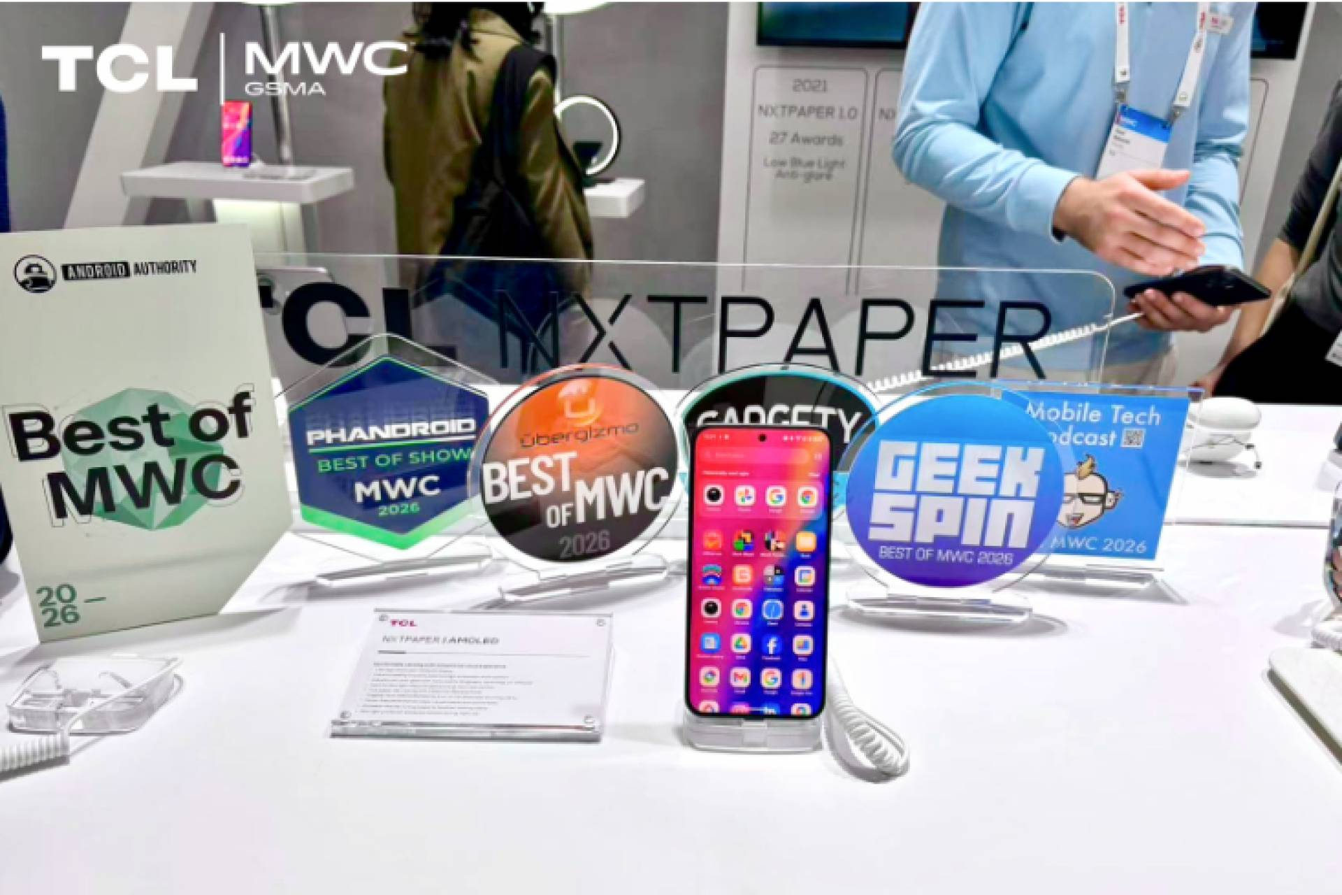 TCL gana múltiples premios en el MWC 2026 gracias a su tecnología NXTPAPER y AMOLED, que impulsa una nueva generación de pantallas con cuidado ocular