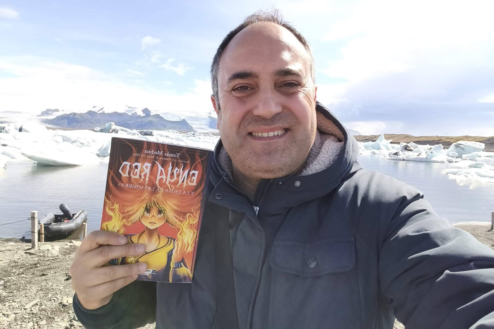 Tomás Medina lleva a Enya Red al espacio y consolida una saga literaria con reconocimiento internacional