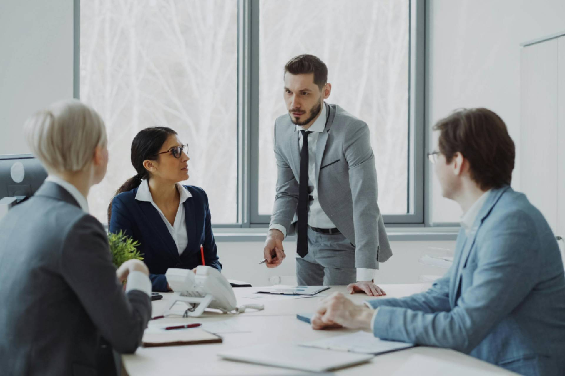 La confianza personal como cimiento de la continuidad operativa en entornos de incertidumbre
