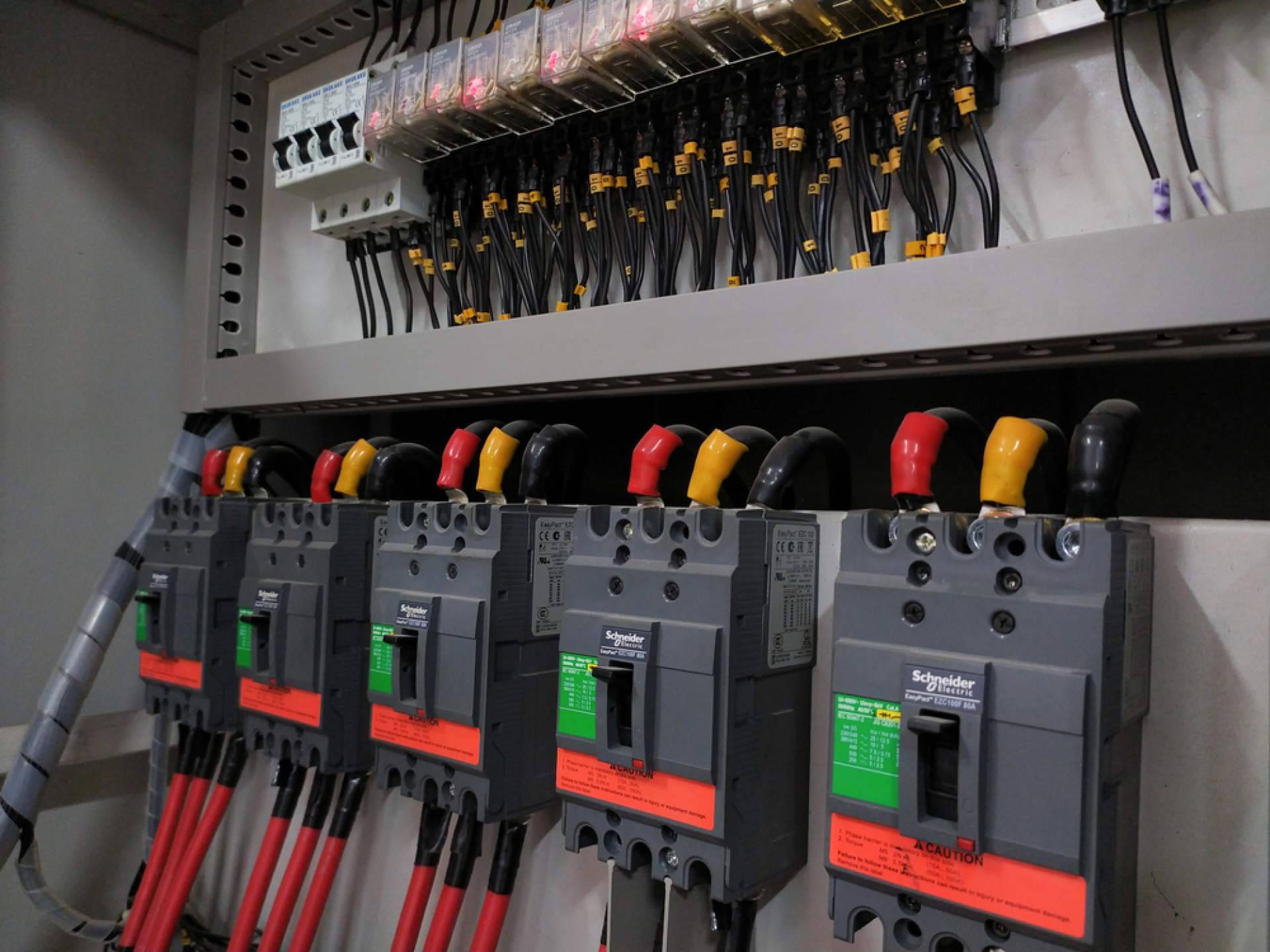 Cadenza Electric gana protagonismo entre los clientes de material eléctrico Schneider Electric