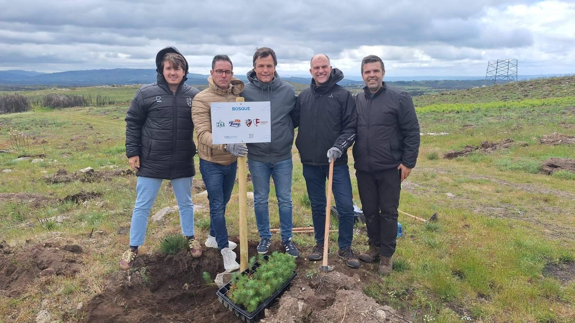De cenizas a un nuevo bosque, FOXY, Fundación Alcoraz y CO2 GESTIÓN plantan árboles en Verín, Galicia