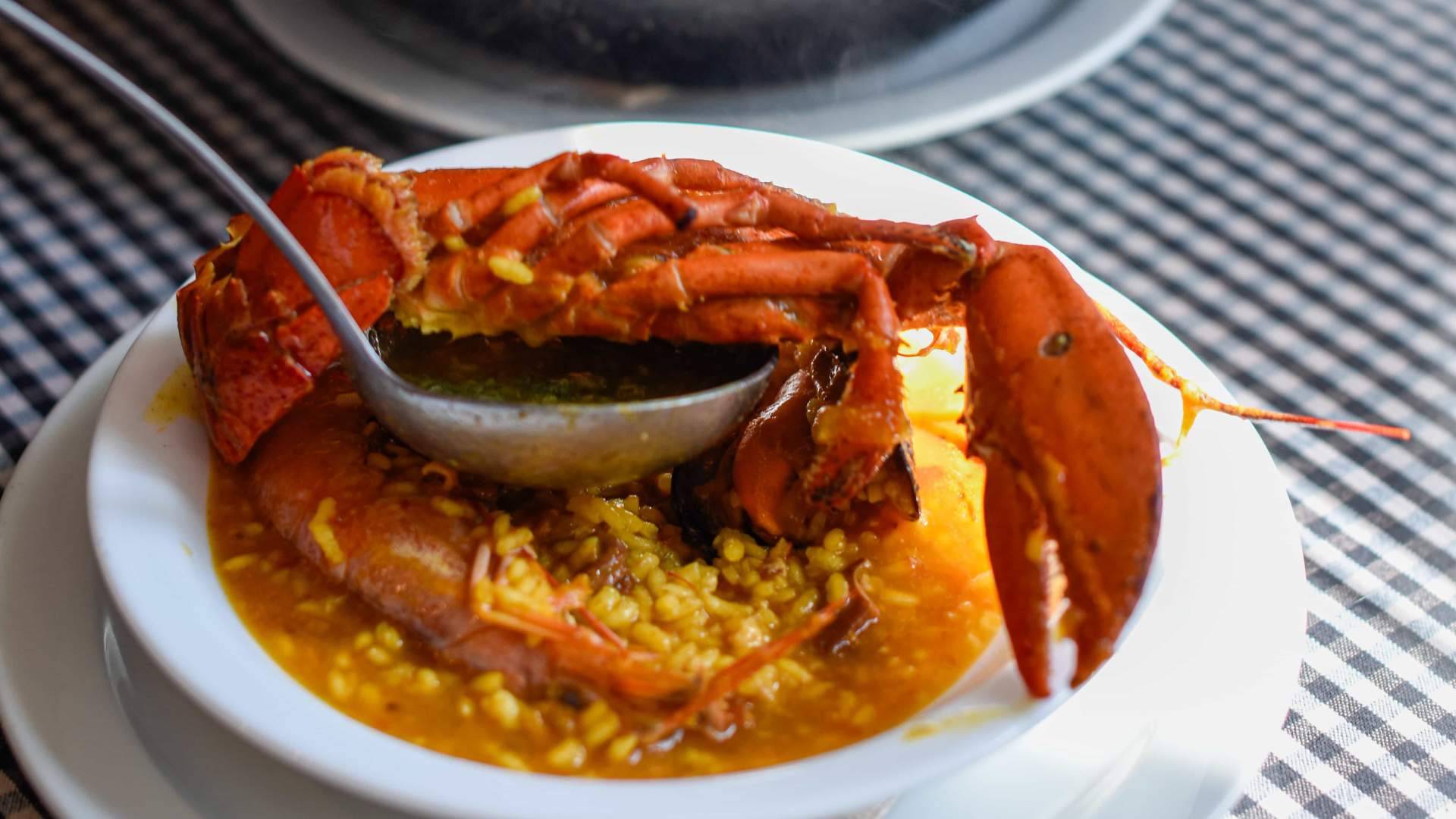 Pasa Tapas Barceloneta reúne tapas tradicionales, arroces y sabor mediterráneo junto al mar