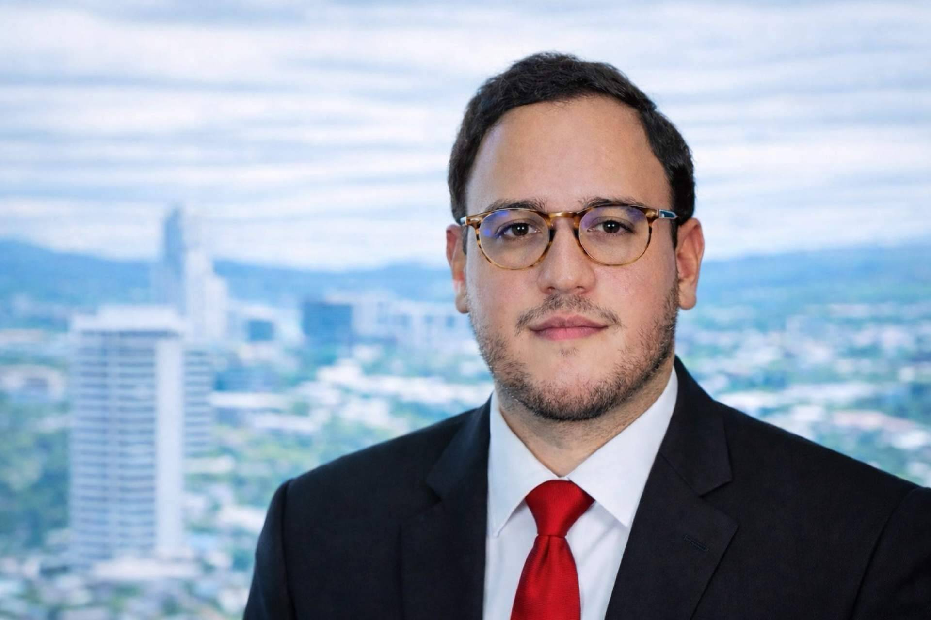 Raúl Valladares proyecta solvencia, gestión y liderazgo en su etapa al frente del INJUPEMP