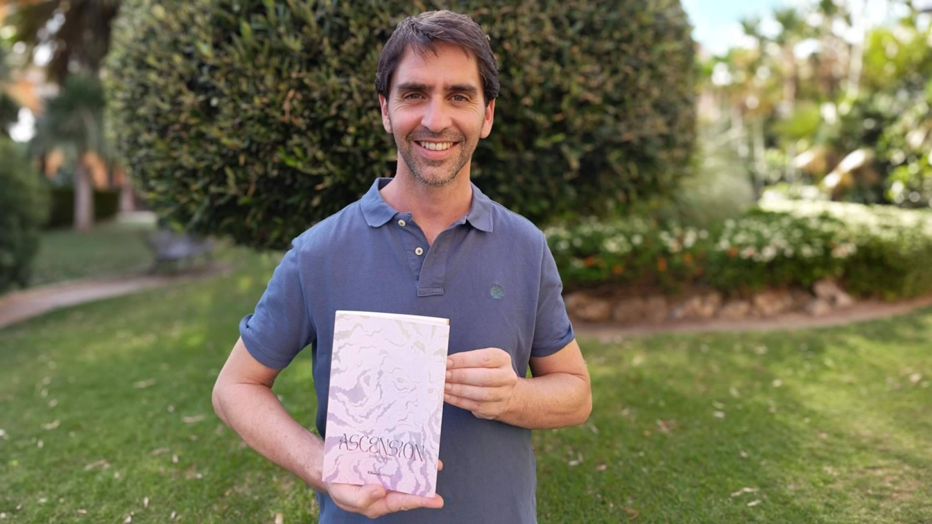José Jurado debuta con Ascensión, una fantasía sobre magia, poder y los límites del mundo conocido