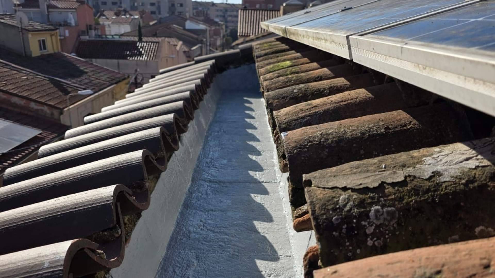 El mantenimiento de canalones en comunidades puede prevenir conflictos vecinales y costes imprevistos
