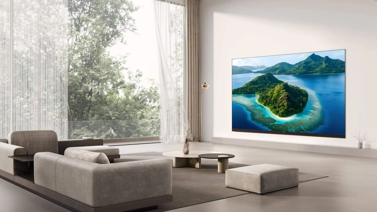 ¿Sigues bajando las persianas para ver una película? Con SQD-Mini LED de TCL, ver la tele en habitaciones luminosas ya no es misión imposible
